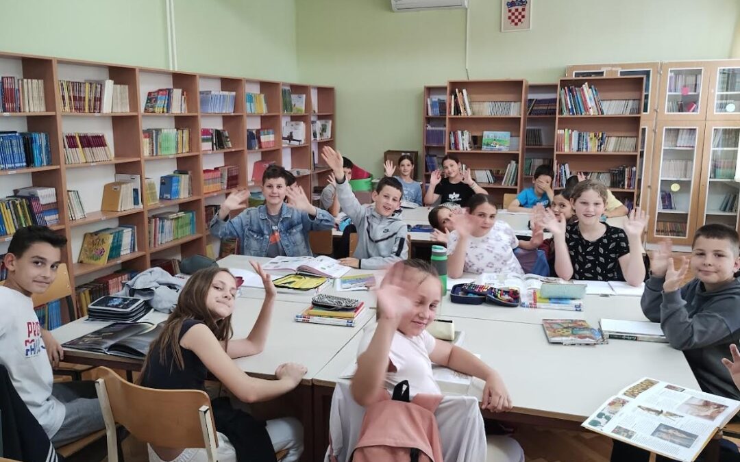 Istraživali smo enciklopedije u školskoj knjižnici