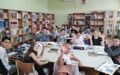 Istraživali smo enciklopedije u školskoj knjižnici