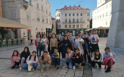 Četvrtaši u Kazalištu mladih u Splitu na predstavi „Hrvatski izumitelji“