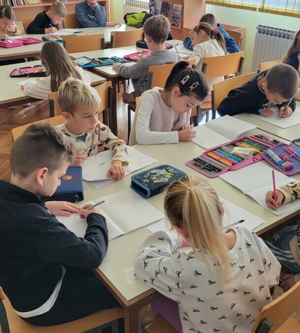 Prvi susret 1. a razreda sa školskom knjižnicom